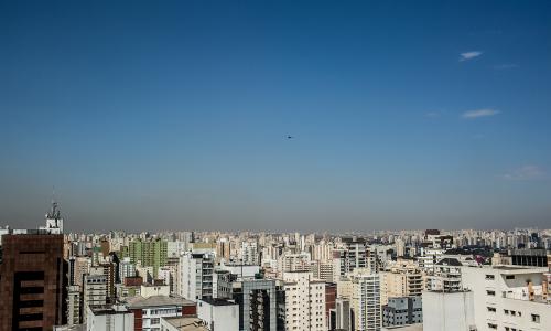 Camada de poluição muitas vezes pode ser vista a olho nu em São Paulo (foto: Kelsen Fernandes / Fotos Públicas)