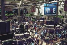 Investidores na bolsa de valores de Nova York (foto: Piqsels)