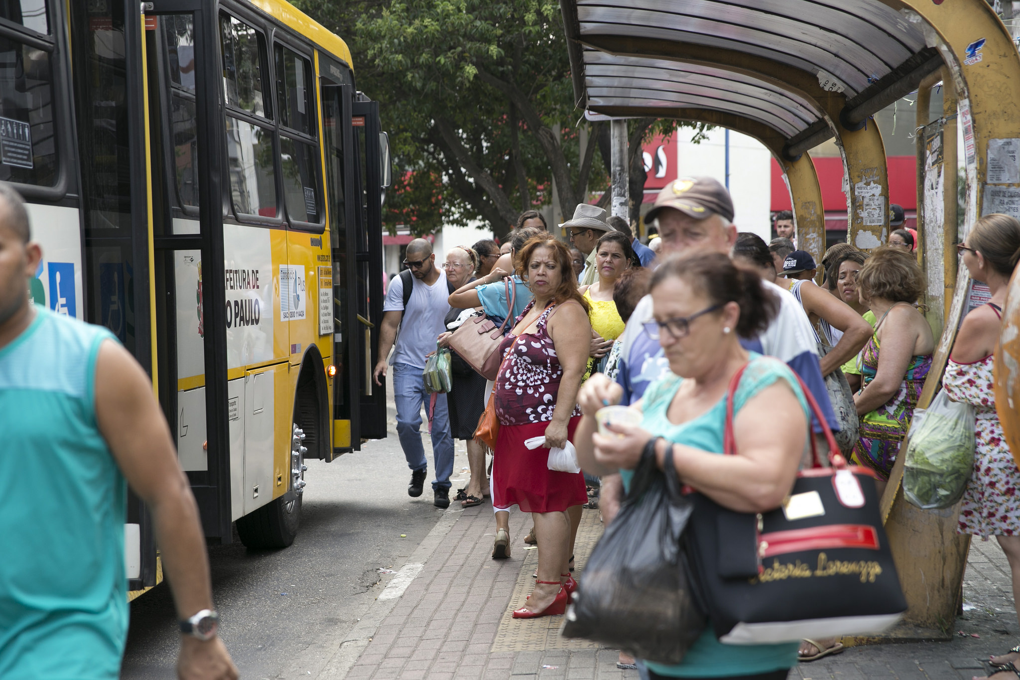 É necessário espaço para a circulação e a permanência dos pedestres (Foto: Mariana Gil/WRI Brasil)