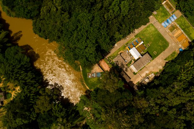 <p>imagem aérea do rio Jucu, no Espírito Santo</p>