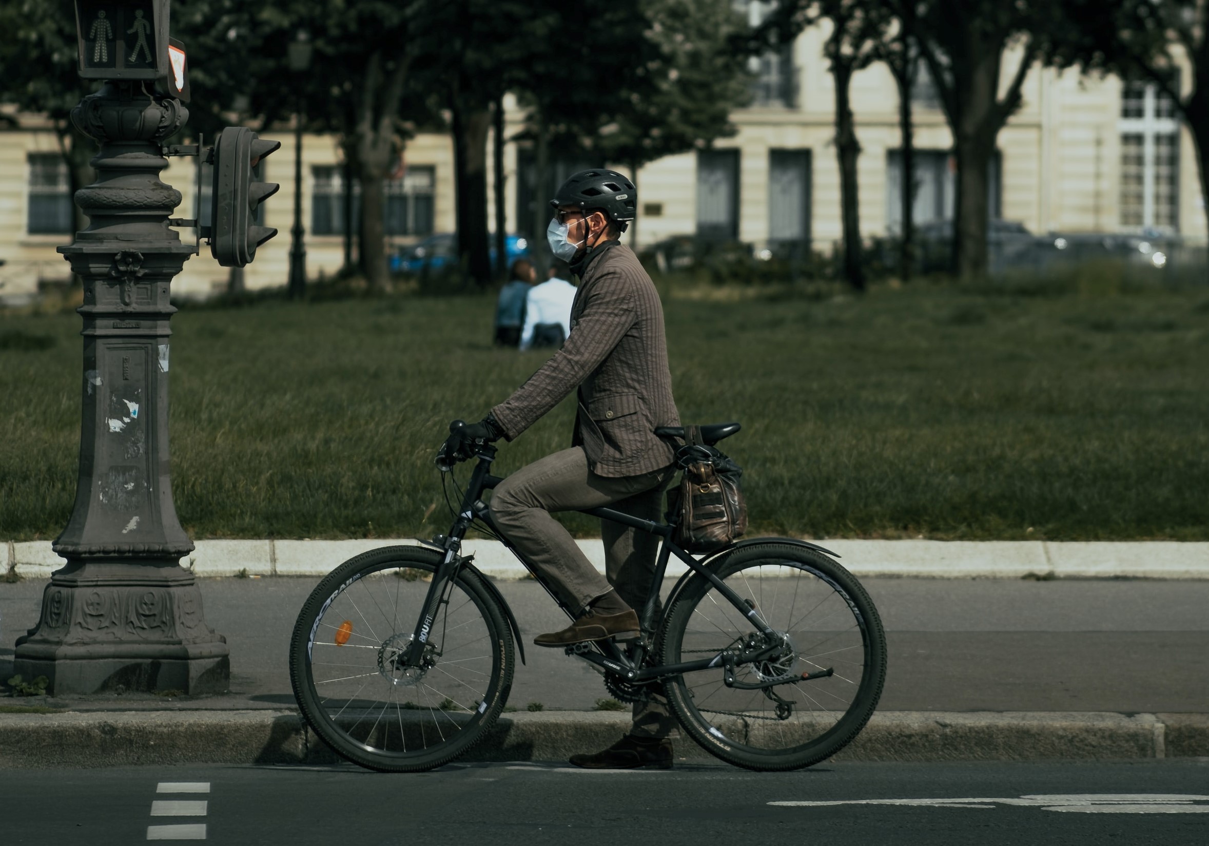 <p>Mesmo antes da pandemia de Covid-19, as bicicletas já haviam se mostrado um meio de transporte seguro e resiliente (Foto: Thomas de Luze/Unsplash)</p>
