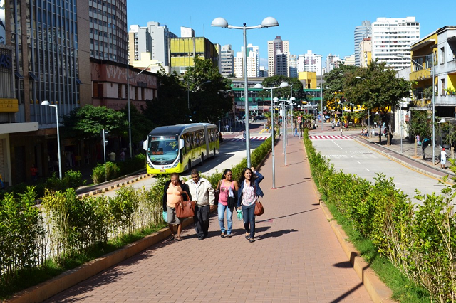 <p>Blocos intertravados devem ser assentados corretamente para qualificar uma calçada acessível. (Foto: Luísa Zottis/WRI Brasil)</p>