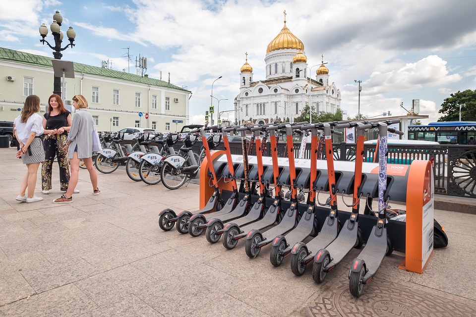 <p>Scooters compartilhadas em Moscou, Rússia (foto: MaxPixel)</p>